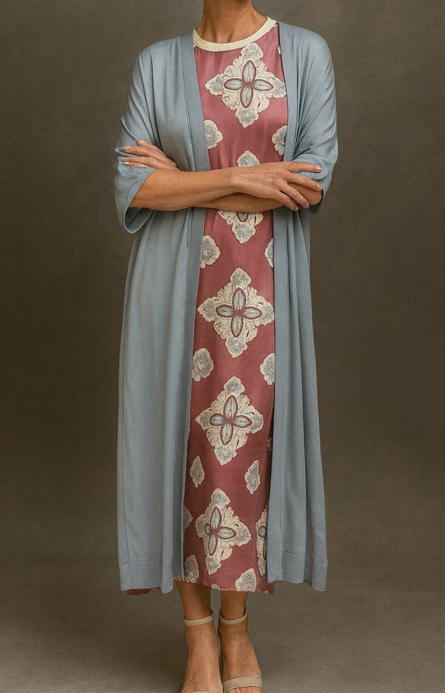 MILENA | Robe Satinée Élégante avec Châle Inclus et Ligne Amincissante pour Occasions Spéciales